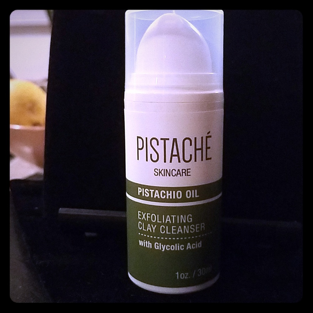 Exfoliating clay cleanser